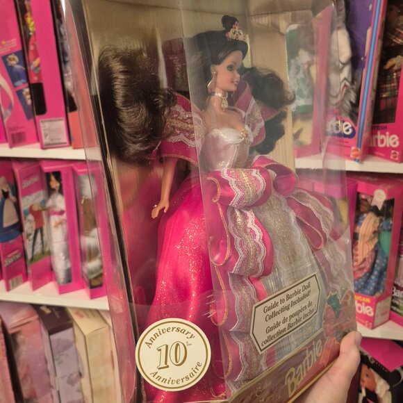 10th Anniversary 1997 Holiday Barbie w/Green Eye 1st Edition - Picture 8 of 9